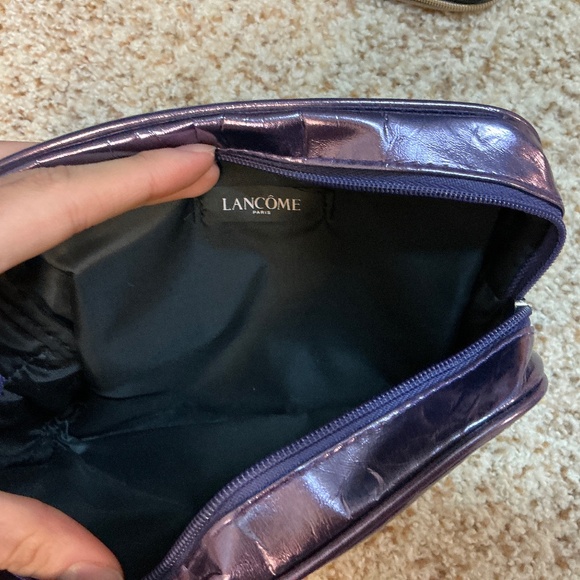 Purple small makeup bag from Estée Lauder - Picture 1 of 3